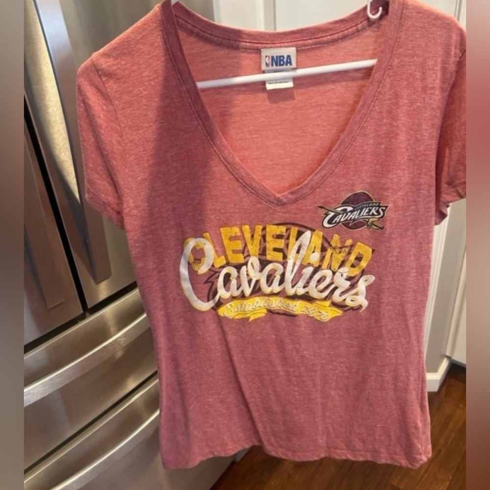 NBA Cleveland Cavaliers Women’s top Large Cavs Shirt